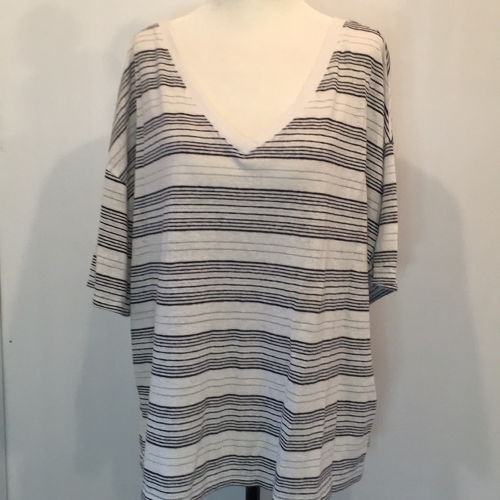 Gap V neck at the front and back T shirt . Sz XL